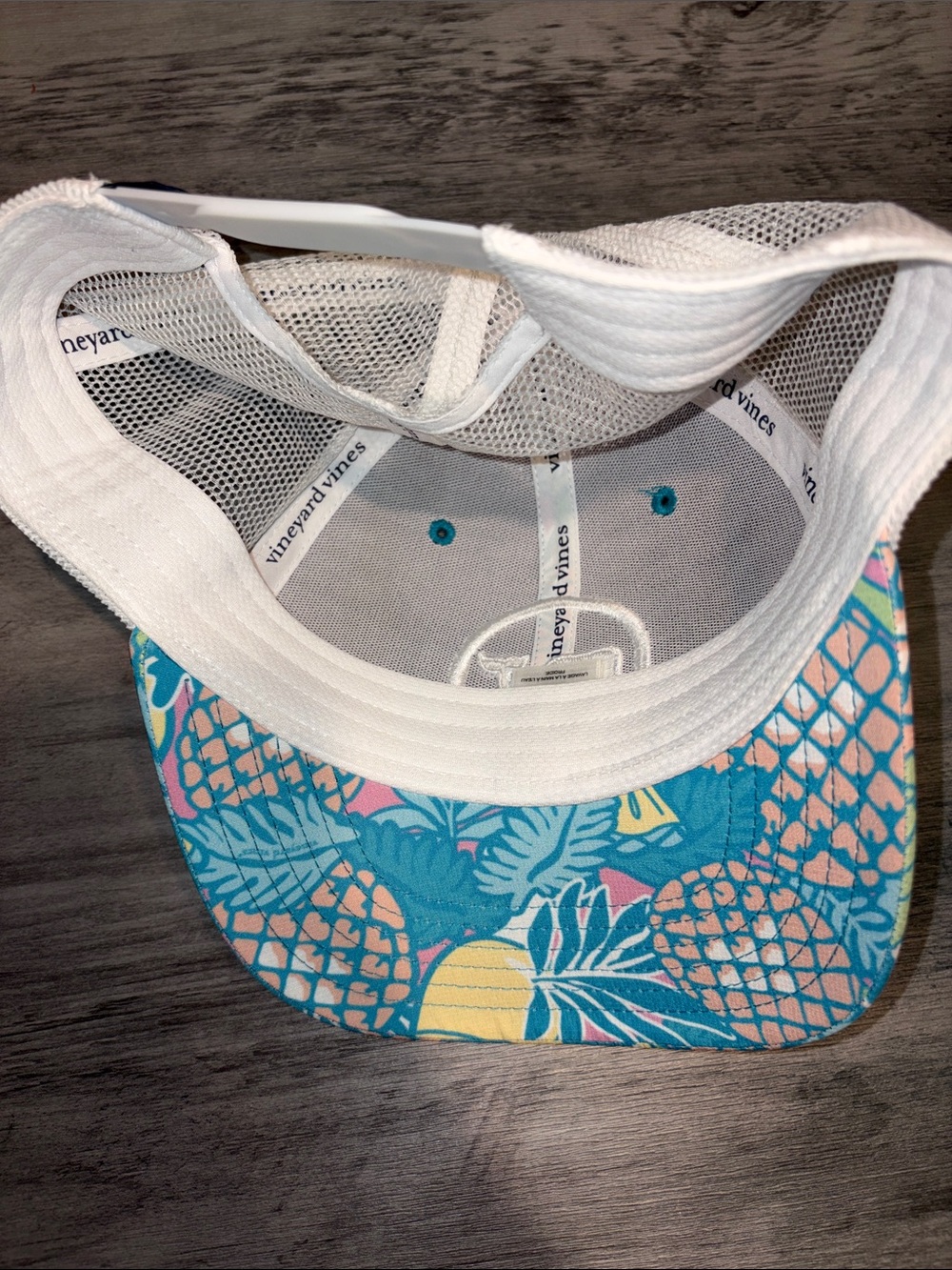 Vineyard Vines Men’s Hat and Chappy Trunks New without tags - Picture 7 of 8